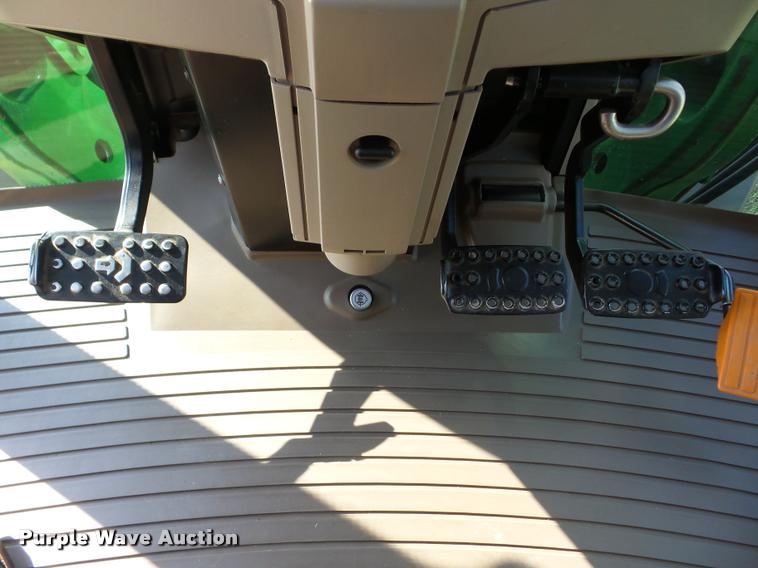 image for item J8643 2013 John Deere 7230 MFWD tractor