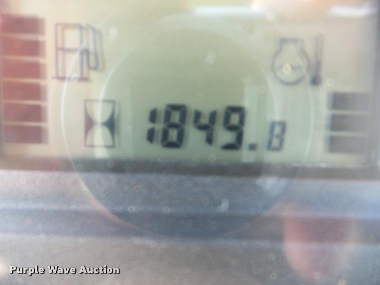 image for item J8643 2013 John Deere 7230 MFWD tractor