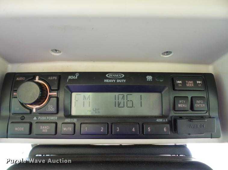 image for item J8643 2013 John Deere 7230 MFWD tractor