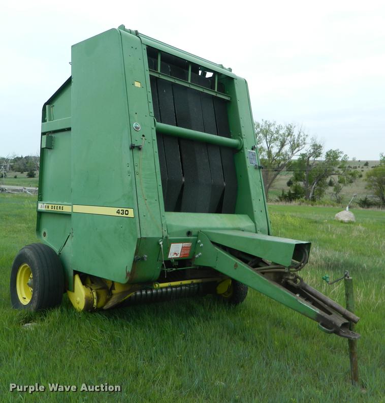 image for item K2561 1984 John Deere 430 round baler