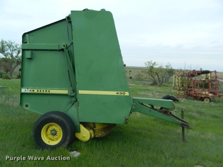 image for item K2561 1984 John Deere 430 round baler