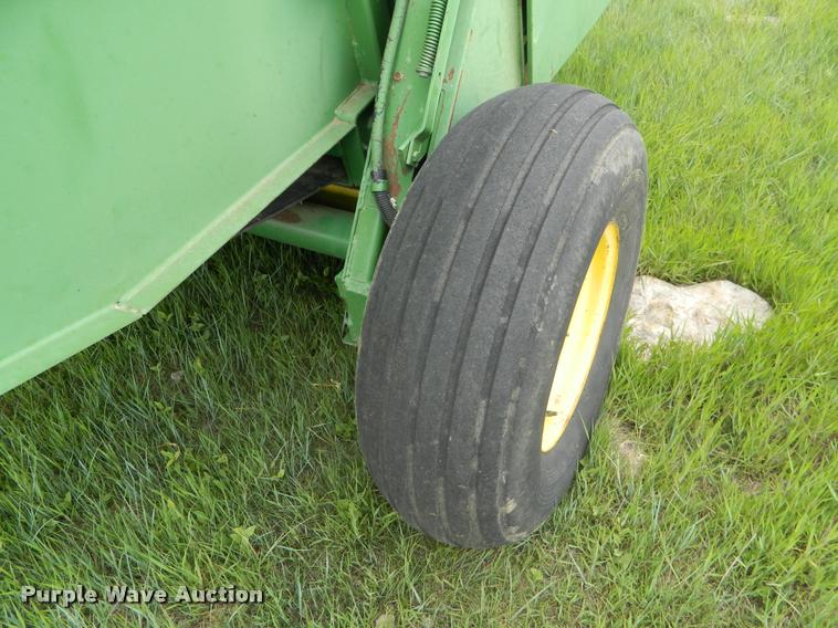 image for item K2561 1984 John Deere 430 round baler