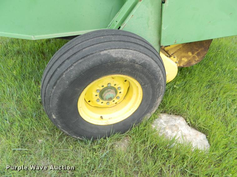 image for item K2561 1984 John Deere 430 round baler