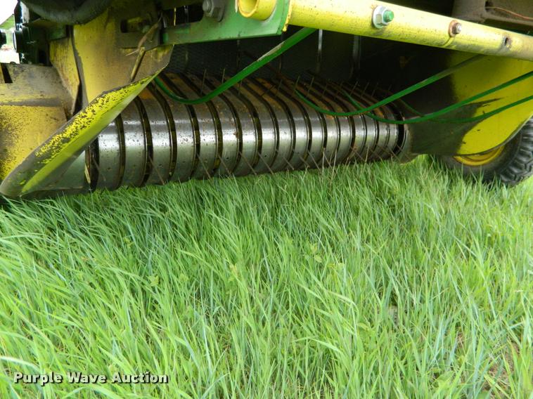 image for item K2561 1984 John Deere 430 round baler