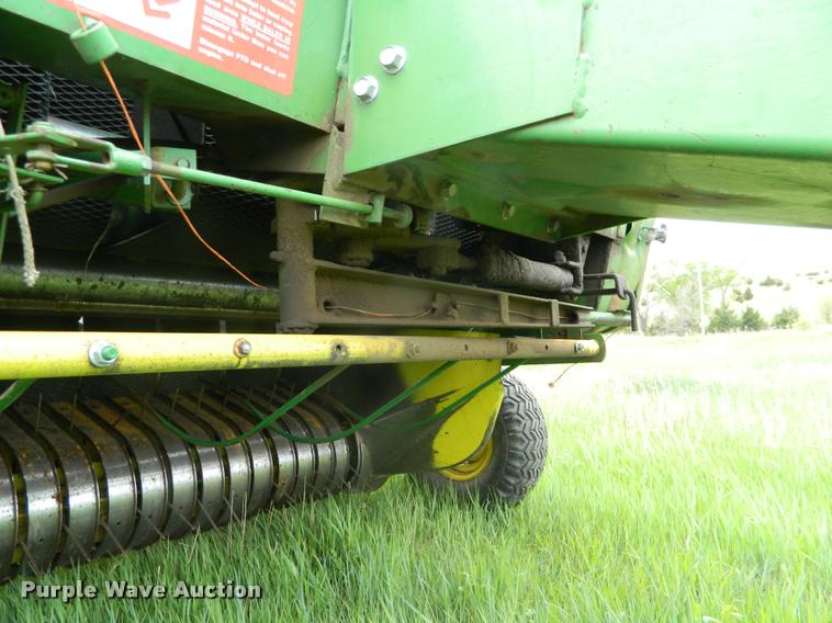 image for item K2561 1984 John Deere 430 round baler