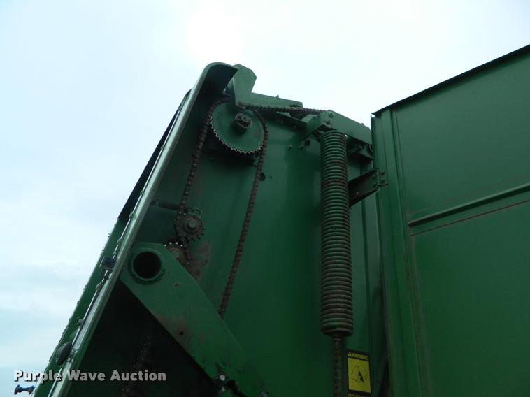 image for item K2561 1984 John Deere 430 round baler