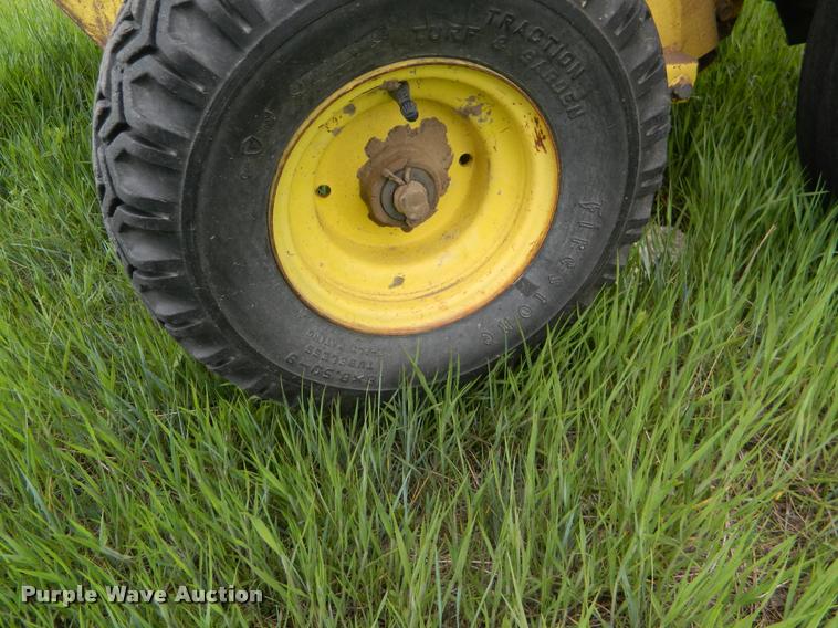 image for item K2561 1984 John Deere 430 round baler
