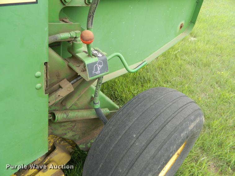 image for item K2561 1984 John Deere 430 round baler
