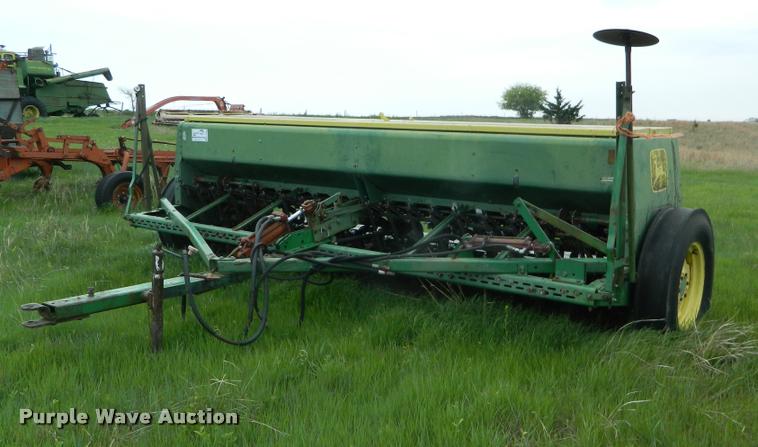 image for item K2562 John Deere 8350 grain drill