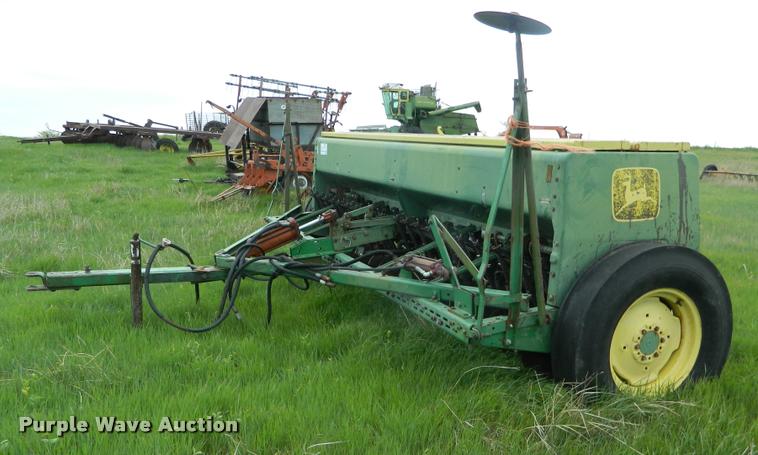 image for item K2562 John Deere 8350 grain drill