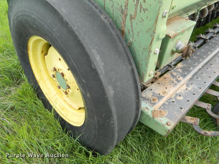 image for item K2562 John Deere 8350 grain drill