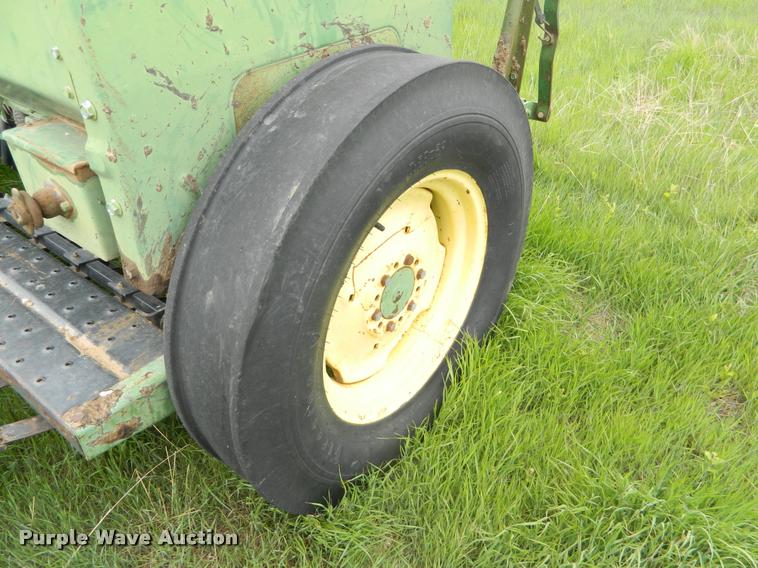image for item K2562 John Deere 8350 grain drill