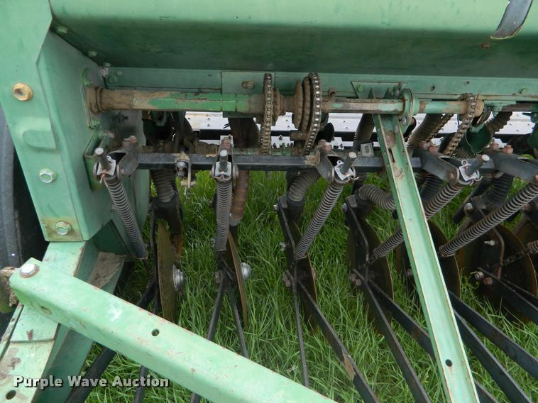 image for item K2562 John Deere 8350 grain drill