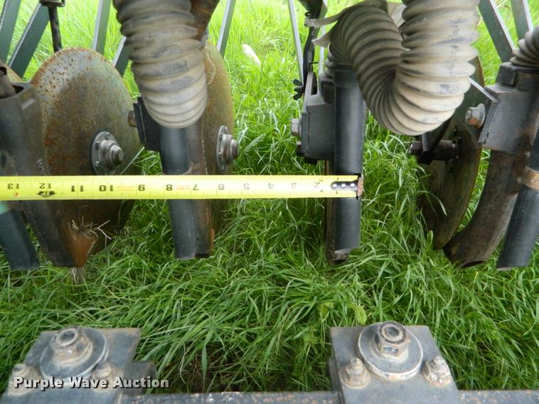 image for item K2562 John Deere 8350 grain drill