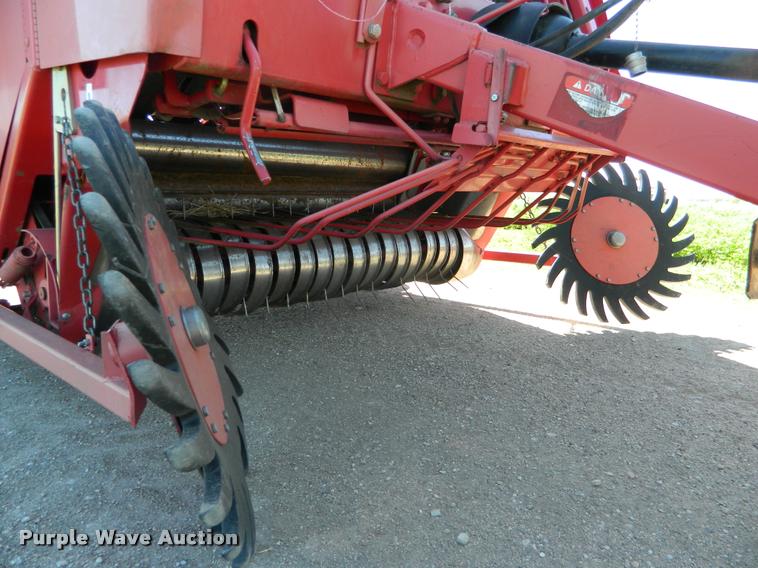 image for item K2564 1990 Gehl 1875 round baler