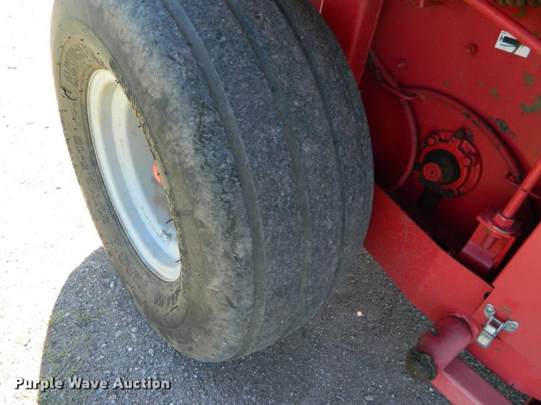 image for item K2564 1990 Gehl 1875 round baler