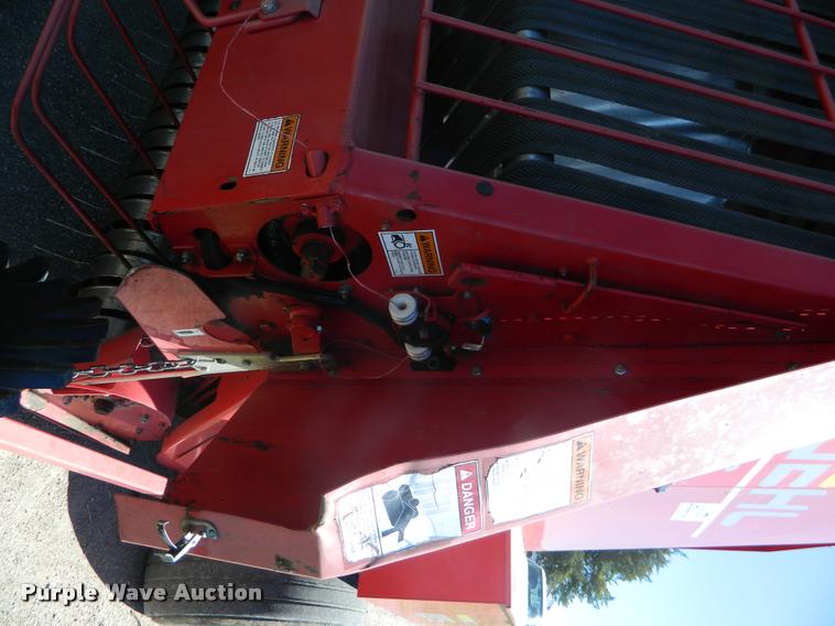 image for item K2564 1990 Gehl 1875 round baler