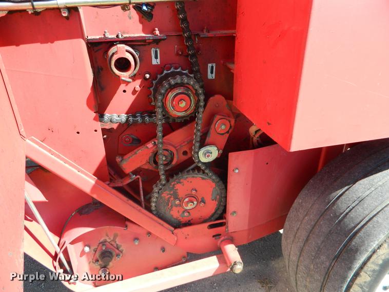 image for item K2564 1990 Gehl 1875 round baler
