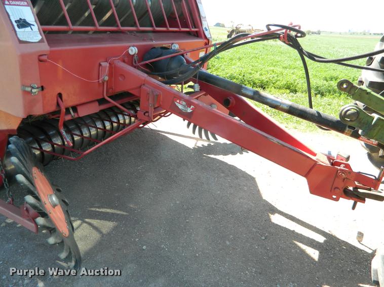 image for item K2564 1990 Gehl 1875 round baler