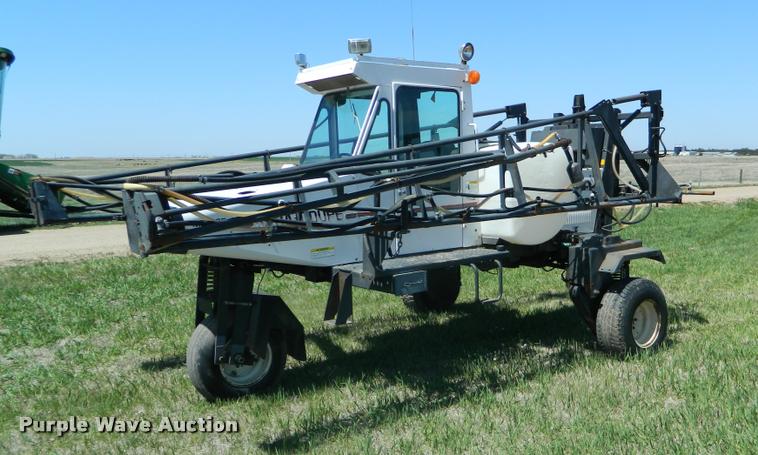 image for item K2568 Melroe 220 self-propelled sprayer