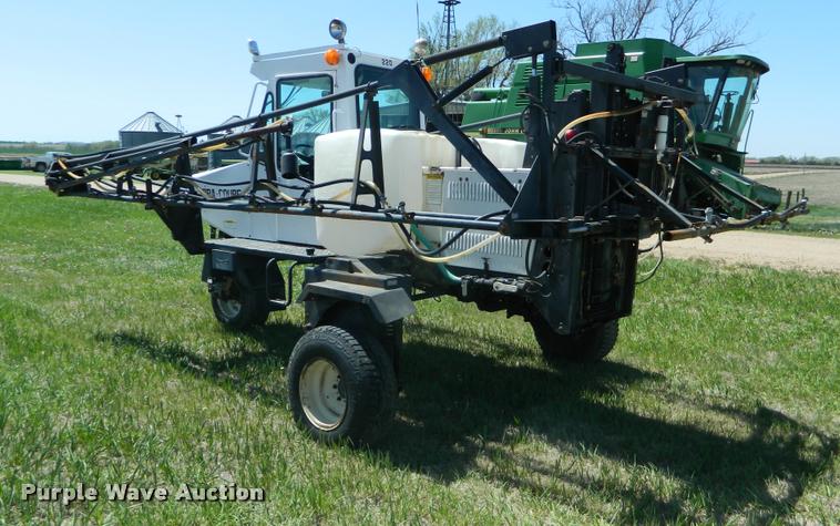 image for item K2568 Melroe 220 self-propelled sprayer