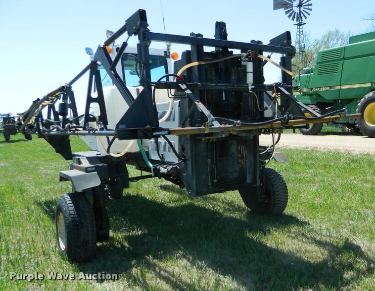image for item K2568 Melroe 220 self-propelled sprayer