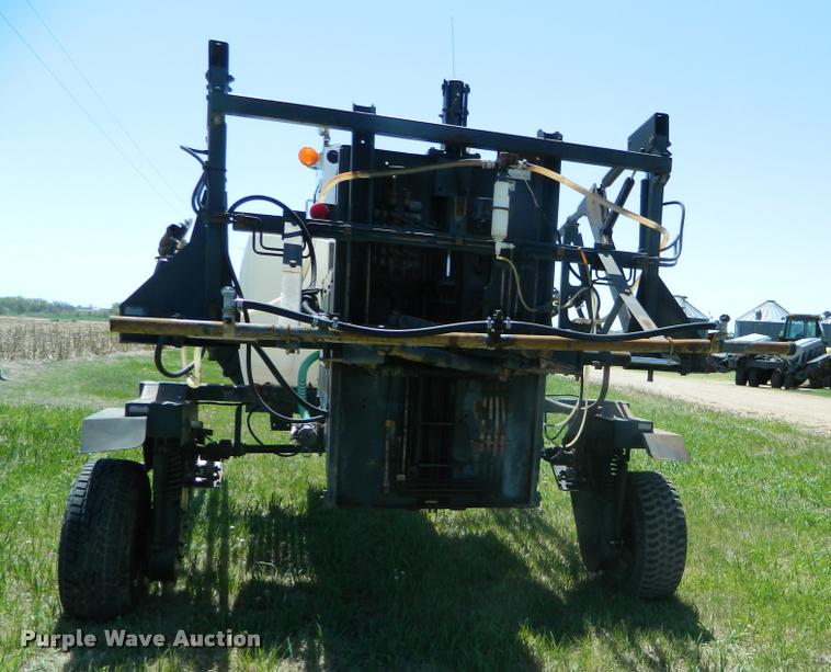image for item K2568 Melroe 220 self-propelled sprayer