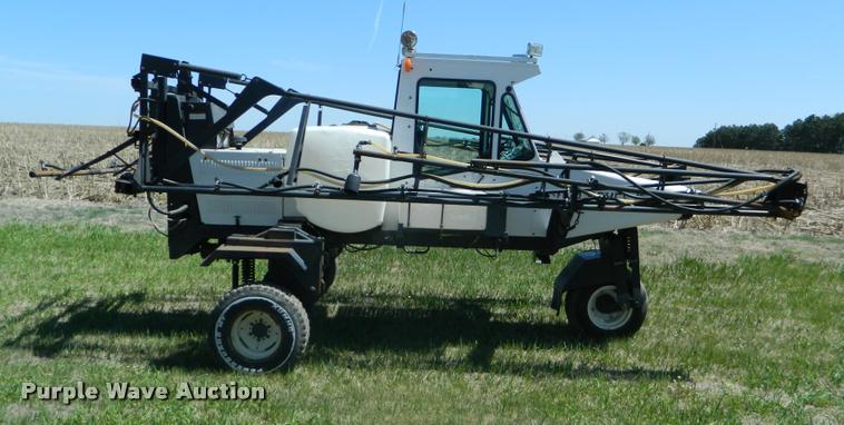 image for item K2568 Melroe 220 self-propelled sprayer