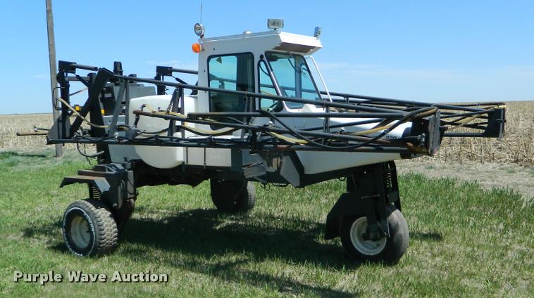 image for item K2568 Melroe 220 self-propelled sprayer