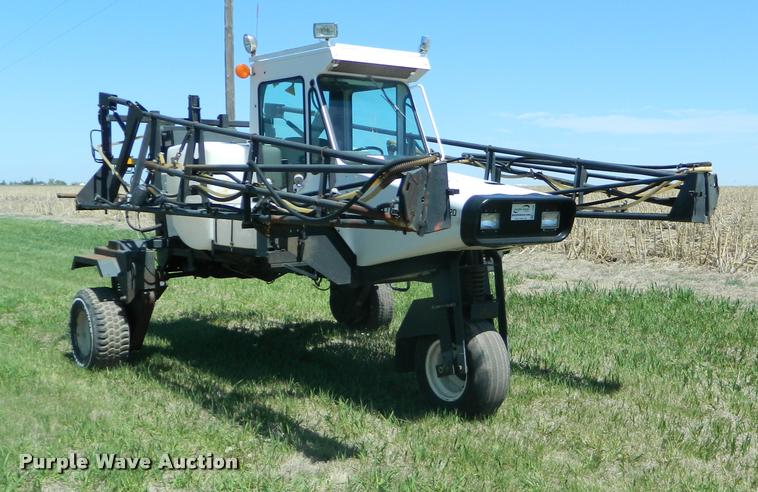image for item K2568 Melroe 220 self-propelled sprayer