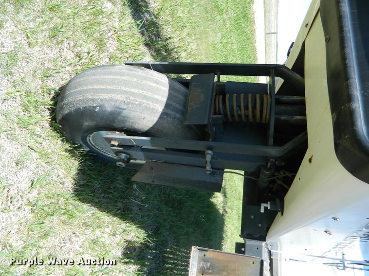 image for item K2568 Melroe 220 self-propelled sprayer