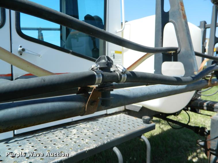 image for item K2568 Melroe 220 self-propelled sprayer