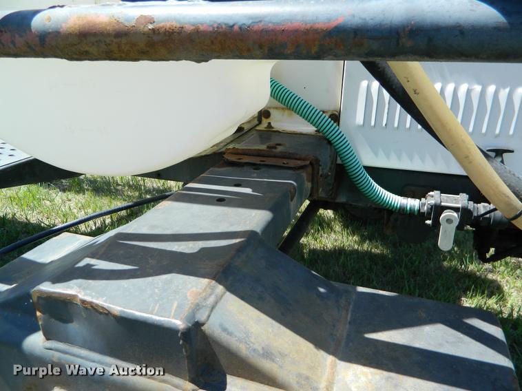 image for item K2568 Melroe 220 self-propelled sprayer