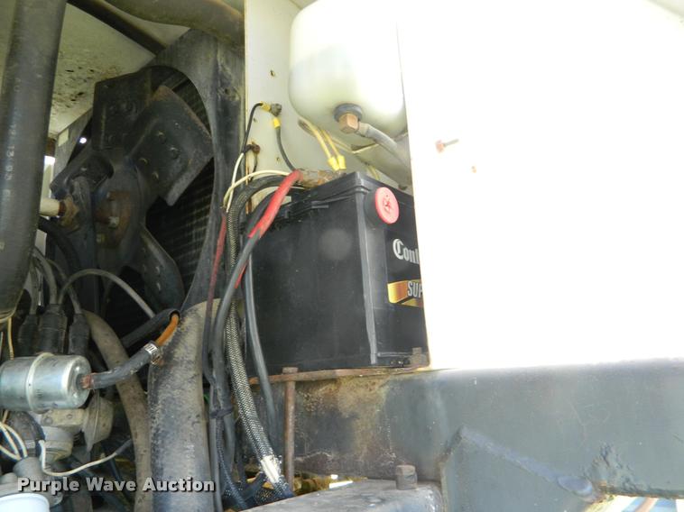 image for item K2568 Melroe 220 self-propelled sprayer