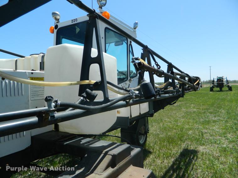 image for item K2568 Melroe 220 self-propelled sprayer