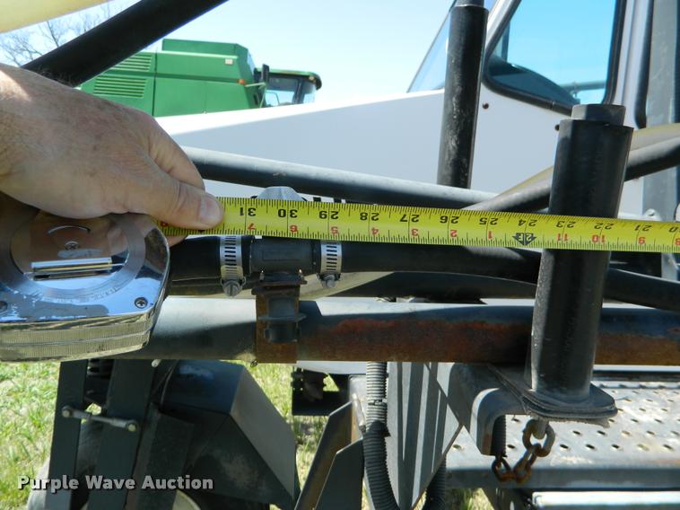 image for item K2568 Melroe 220 self-propelled sprayer