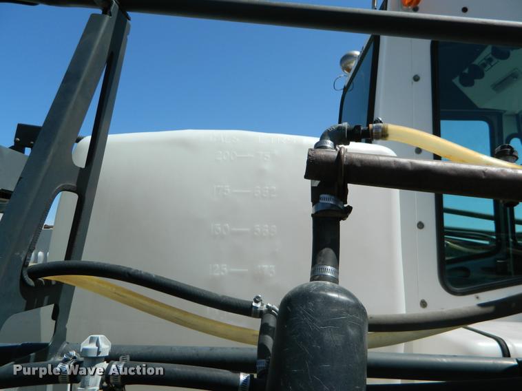 image for item K2568 Melroe 220 self-propelled sprayer