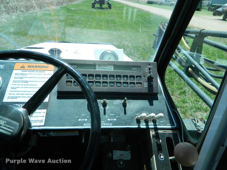 image for item K2568 Melroe 220 self-propelled sprayer