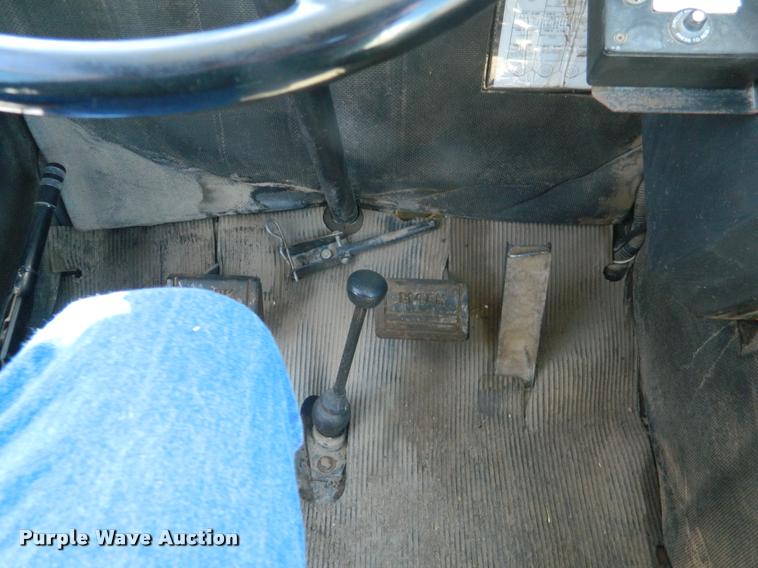 image for item K2568 Melroe 220 self-propelled sprayer