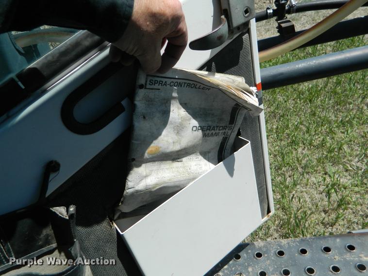 image for item K2568 Melroe 220 self-propelled sprayer