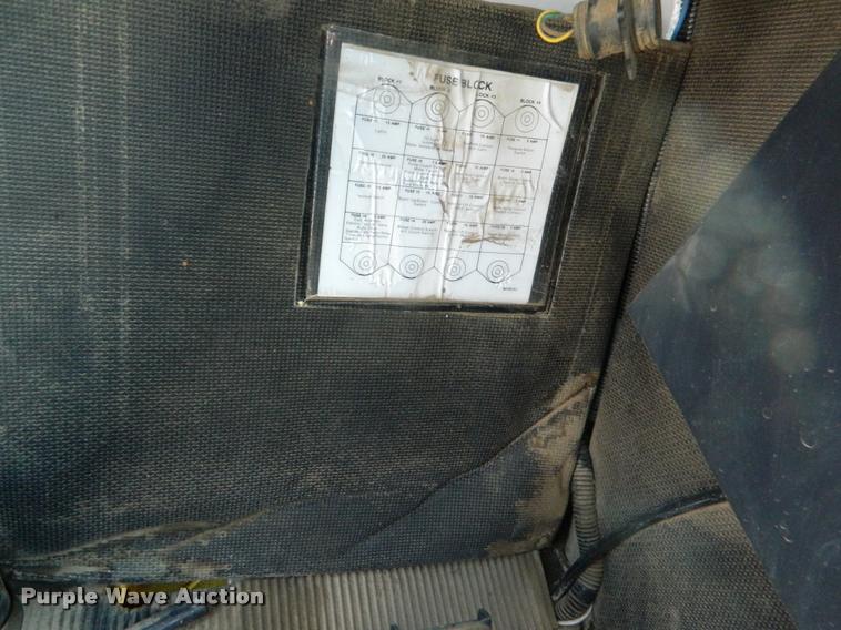 image for item K2568 Melroe 220 self-propelled sprayer