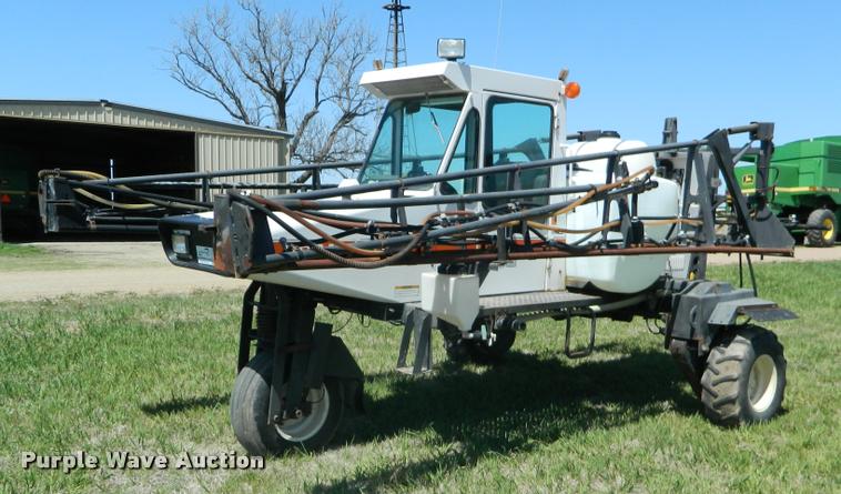 image for item K2570 Melroe 220 self-propelled sprayer