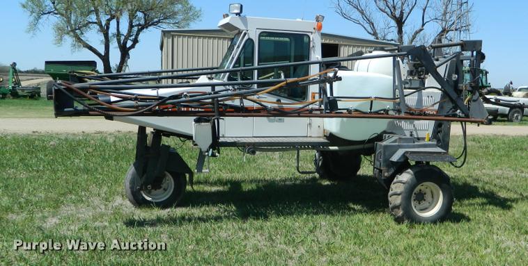 image for item K2570 Melroe 220 self-propelled sprayer