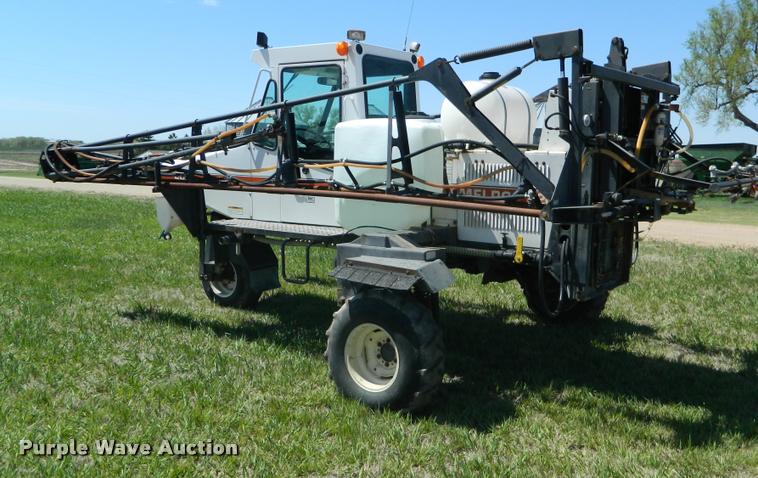 image for item K2570 Melroe 220 self-propelled sprayer
