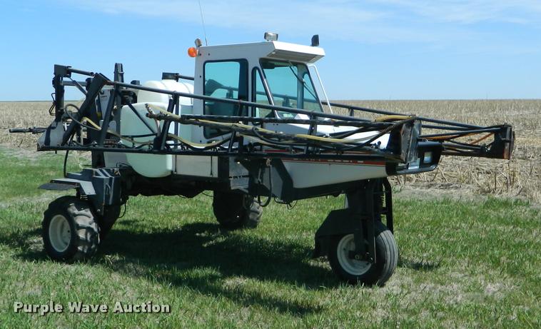 image for item K2570 Melroe 220 self-propelled sprayer