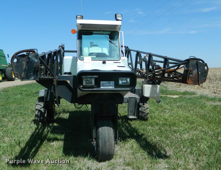 image for item K2570 Melroe 220 self-propelled sprayer