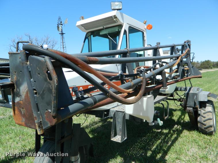image for item K2570 Melroe 220 self-propelled sprayer