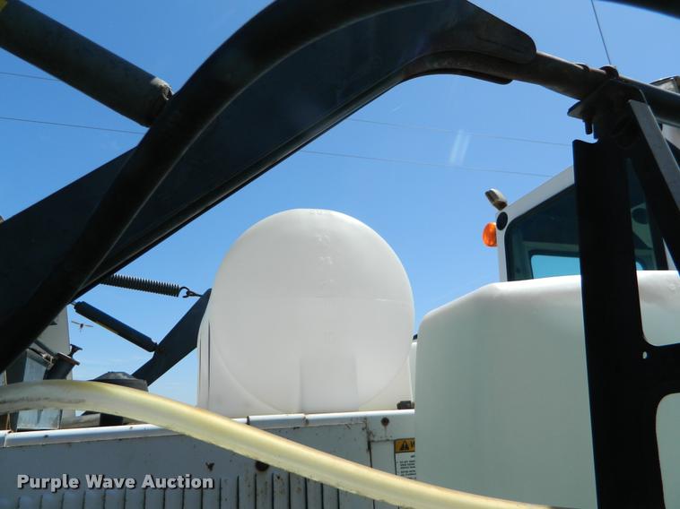 image for item K2570 Melroe 220 self-propelled sprayer