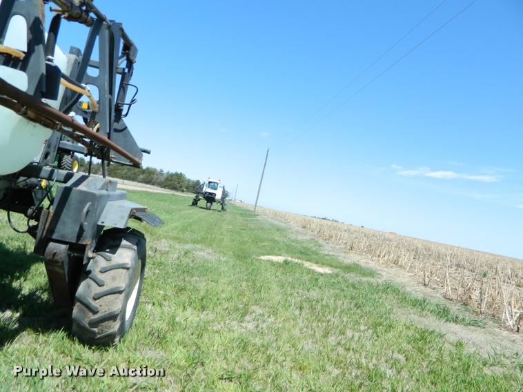 image for item K2570 Melroe 220 self-propelled sprayer