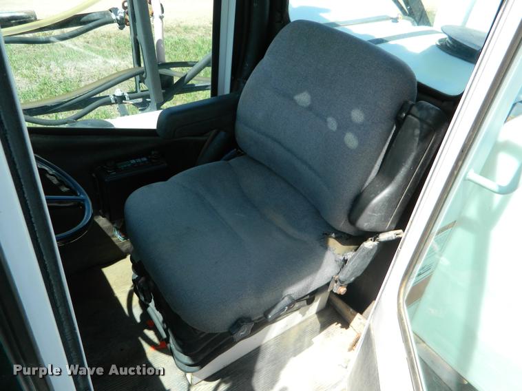 image for item K2570 Melroe 220 self-propelled sprayer